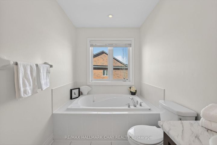 Photo 21 at 62 Fortis Crescent, Bradford, Bradford West Gwillimbury