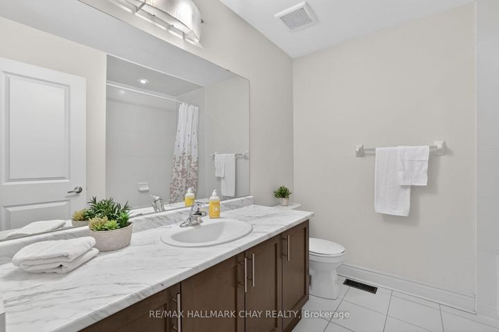 Photo 28 at 62 Fortis Crescent, Bradford, Bradford West Gwillimbury