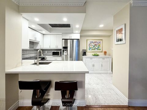 Photo 5 at 602 - 130 Carlton Street, South St. James Town, Toronto