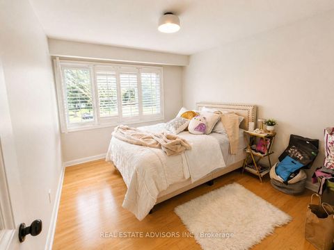 Photo 4 at 1 Lakehill Crescent, Cliffcrest, Toronto
