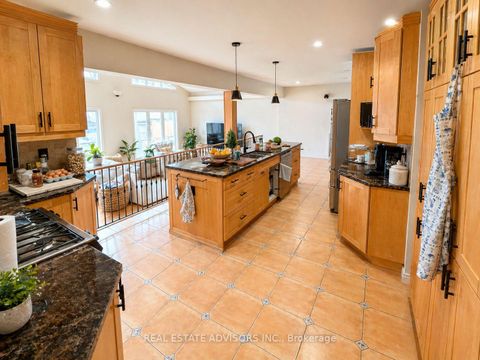 Photo 10 at 1 Lakehill Crescent, Cliffcrest, Toronto