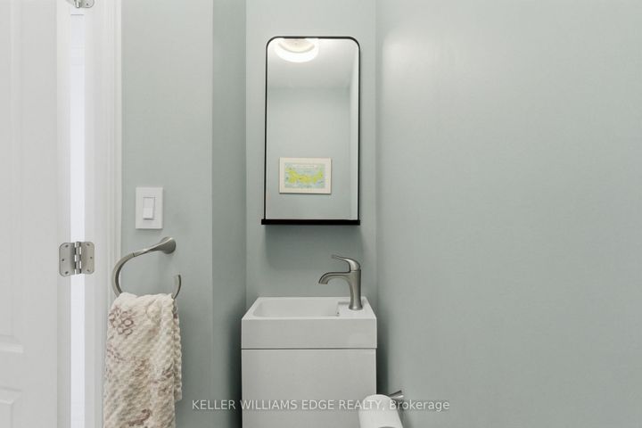 Photo 4 at 21 - 1520 Sixth Line, CP College Park, Oakville