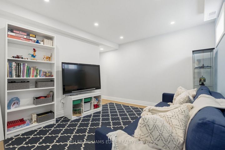 Photo 33 at 21 - 1520 Sixth Line, CP College Park, Oakville