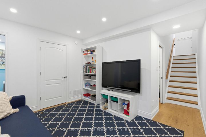 Photo 34 at 21 - 1520 Sixth Line, CP College Park, Oakville