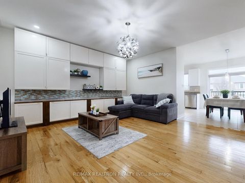 Photo 6 at 44 Westolivia Trail, Patterson, Vaughan
