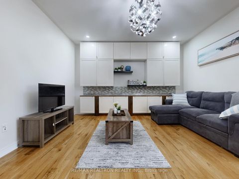 Photo 7 at 44 Westolivia Trail, Patterson, Vaughan