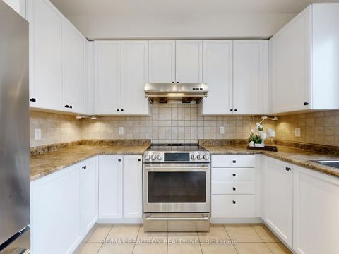Photo 10 at 44 Westolivia Trail, Patterson, Vaughan