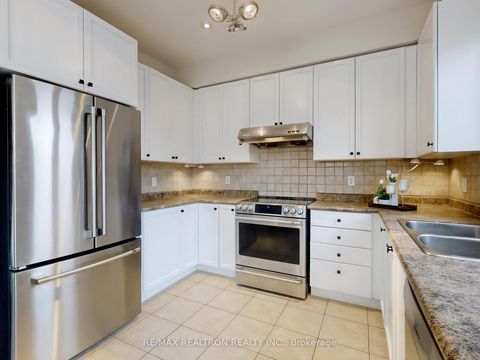 Photo 12 at 44 Westolivia Trail, Patterson, Vaughan