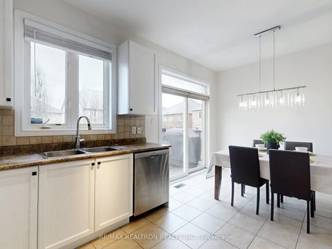 Photo 14 at 44 Westolivia Trail, Patterson, Vaughan