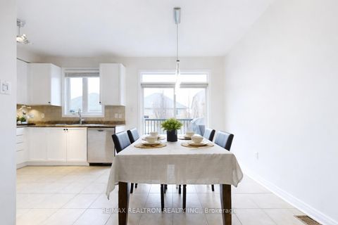 Photo 16 at 44 Westolivia Trail, Patterson, Vaughan