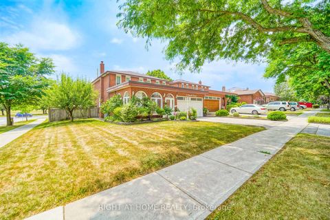 Photo 2 at 2 Lapworth Crescent, Steeles, Toronto