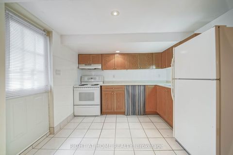 Photo 31 at 2 Lapworth Crescent, Steeles, Toronto