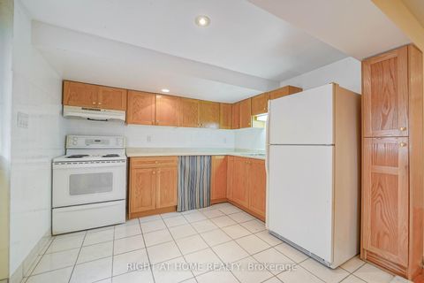 Photo 32 at 2 Lapworth Crescent, Steeles, Toronto