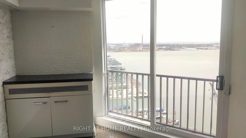 Photo 15 at 2803 - 33 Harbour Square, Waterfront Communities C1, Toronto