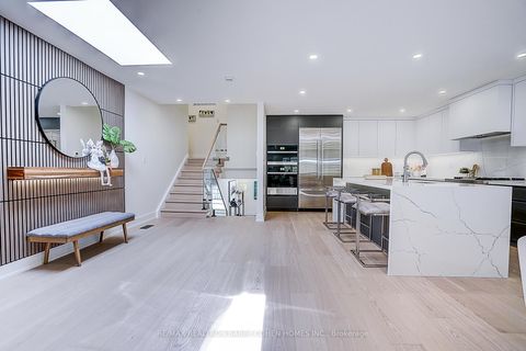 Photo 7 at 34 Elliotwood Court, Windfields, Toronto
