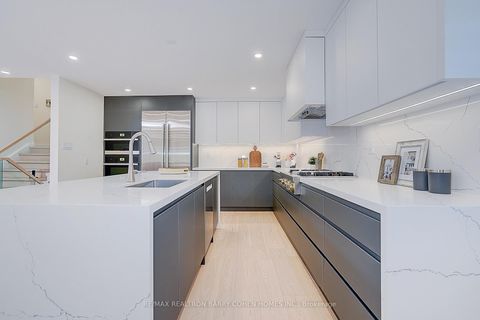 Photo 9 at 34 Elliotwood Court, Windfields, Toronto