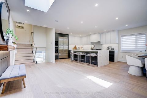 Photo 11 at 34 Elliotwood Court, Windfields, Toronto
