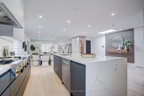 Photo 13 at 34 Elliotwood Court, Windfields, Toronto