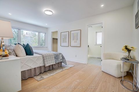 Photo 15 at 34 Elliotwood Court, Windfields, Toronto