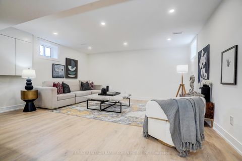 Photo 34 at 34 Elliotwood Court, Windfields, Toronto