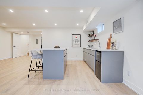 Photo 36 at 34 Elliotwood Court, Windfields, Toronto