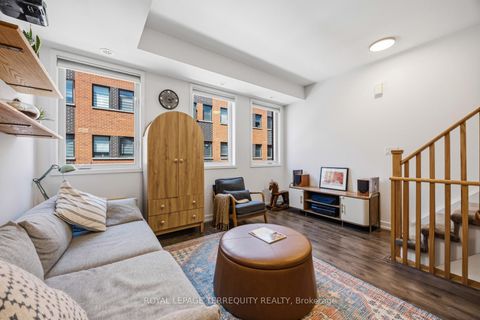 Photo 2 at 43 - 869 Wilson Avenue, CFB, Toronto