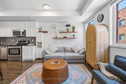 Photo 3 at 43 - 869 Wilson Avenue, CFB, Toronto