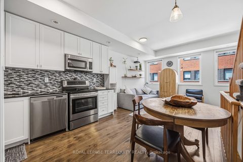 Photo 11 at 43 - 869 Wilson Avenue, CFB, Toronto