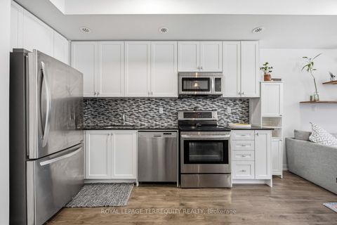 Photo 12 at 43 - 869 Wilson Avenue, CFB, Toronto
