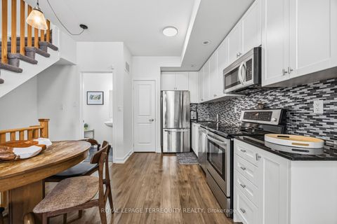 Photo 13 at 43 - 869 Wilson Avenue, CFB, Toronto