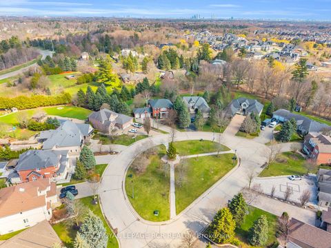 Photo 5 at 70 English Daisy Court, Kleinburg, Vaughan
