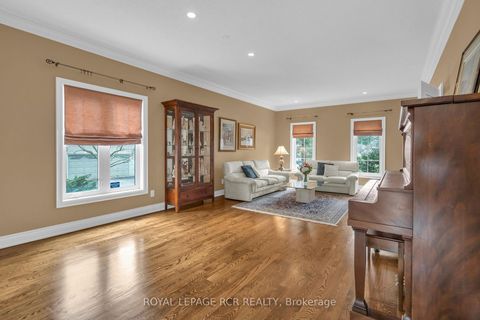Photo 11 at 70 English Daisy Court, Kleinburg, Vaughan