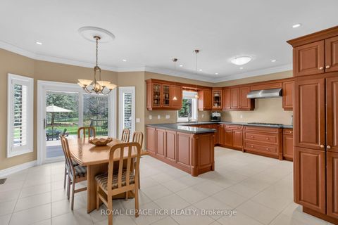 Photo 12 at 70 English Daisy Court, Kleinburg, Vaughan