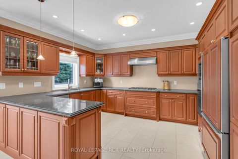 Photo 13 at 70 English Daisy Court, Kleinburg, Vaughan