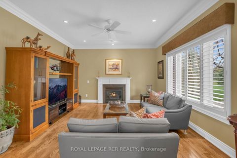 Photo 14 at 70 English Daisy Court, Kleinburg, Vaughan