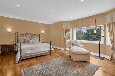 Photo 18 at 70 English Daisy Court, Kleinburg, Vaughan