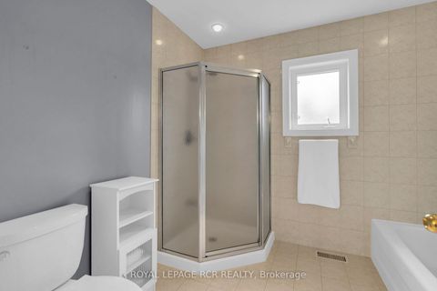 Photo 23 at 70 English Daisy Court, Kleinburg, Vaughan