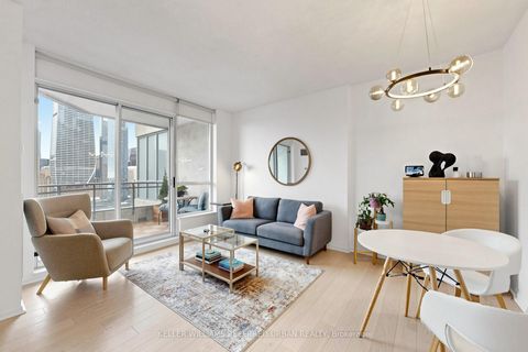 Photo 11 at 2325 - 230 Queens Quay W, Waterfront Communities C1, Toronto
