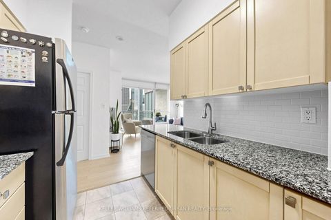 Photo 15 at 2325 - 230 Queens Quay W, Waterfront Communities C1, Toronto