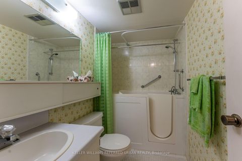Photo 6 at 1812 - 205 Hilda Avenue, Newtonbrook West, Toronto