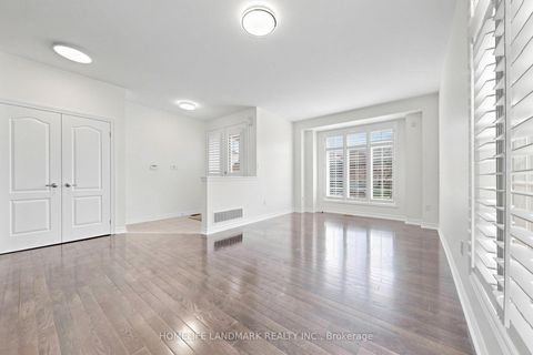 Photo 3 at 4 Merton Street, Oak Ridges, Richmond Hill