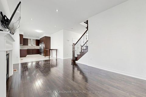 Photo 7 at 4 Merton Street, Oak Ridges, Richmond Hill