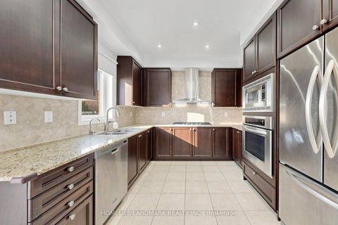 Photo 9 at 4 Merton Street, Oak Ridges, Richmond Hill