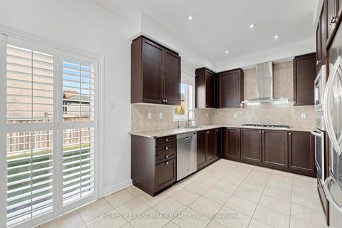 Photo 11 at 4 Merton Street, Oak Ridges, Richmond Hill