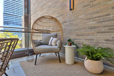 Photo 8 at 404 - 10 Prince Arthur Avenue, Annex, Toronto