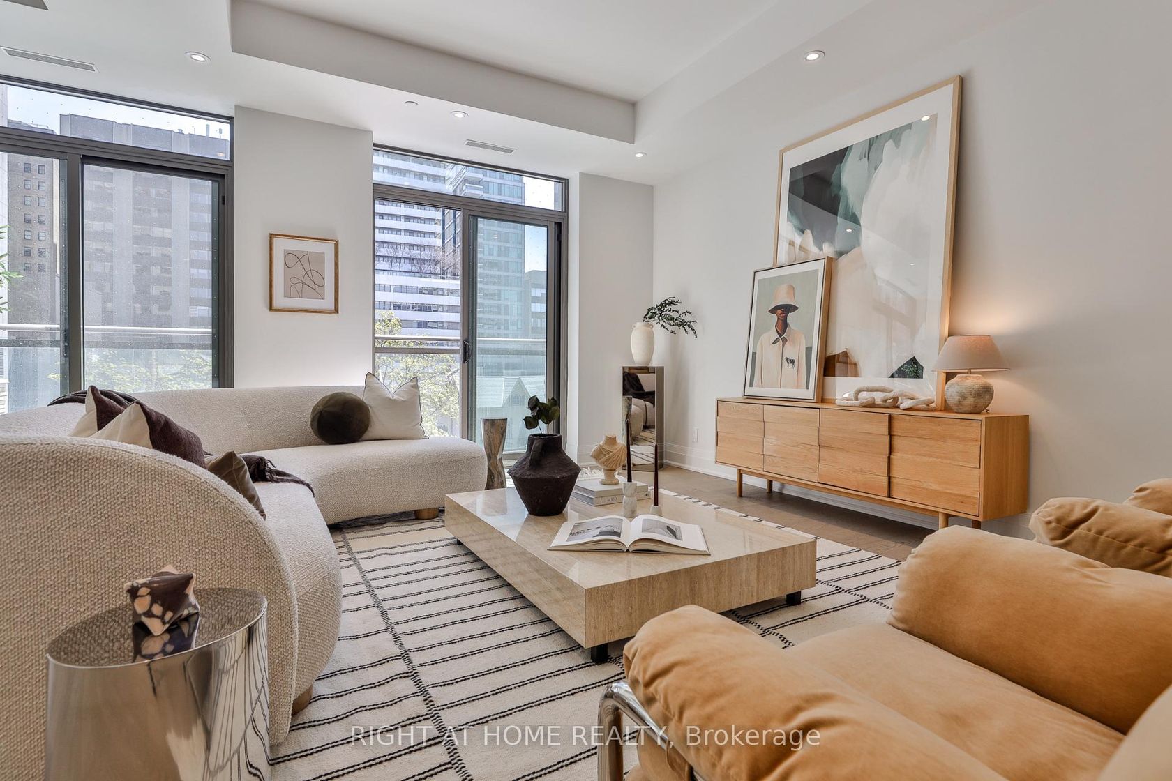 404 - 10 Prince Arthur Avenue, Annex, Toronto by Loree Meneguzzi Real Estate 404 - 10 Prince Arthur Avenue, Annex, Toronto