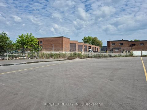 Photo 12 at 11-14 & 18-21 - 582 Rivermede Road, Concord, Vaughan