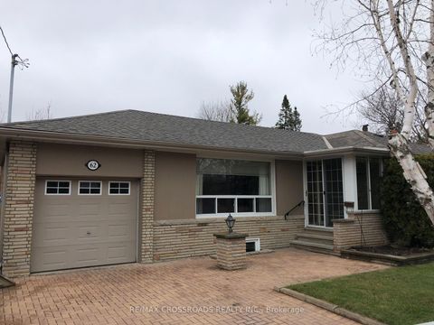 Photo 2 at 62 Transwell Avenue, Newtonbrook West, Toronto