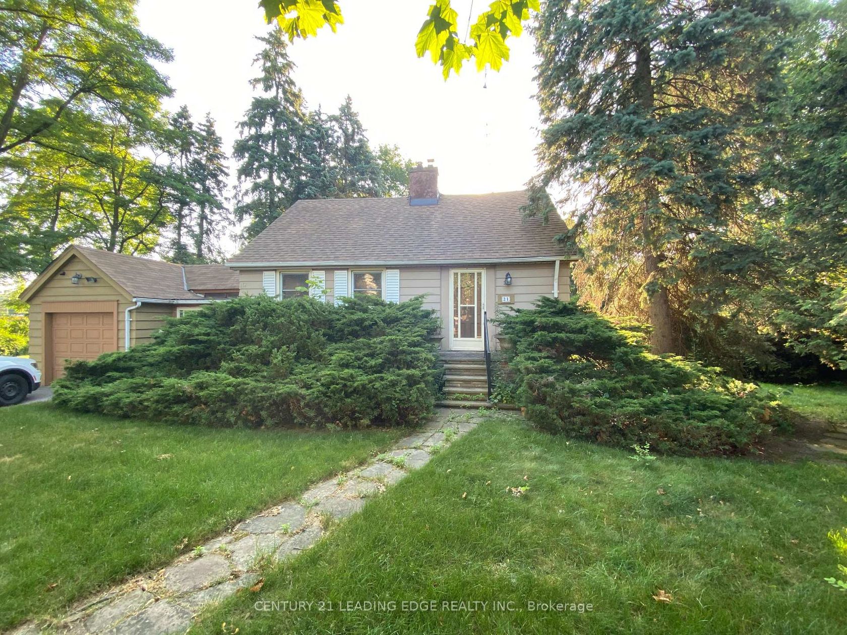 21 Faircroft Boulevard, Cliffcrest, Toronto photo number 2