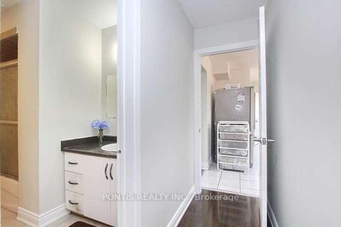 Photo 16 at 7292 Sills Road, Malton, Mississauga